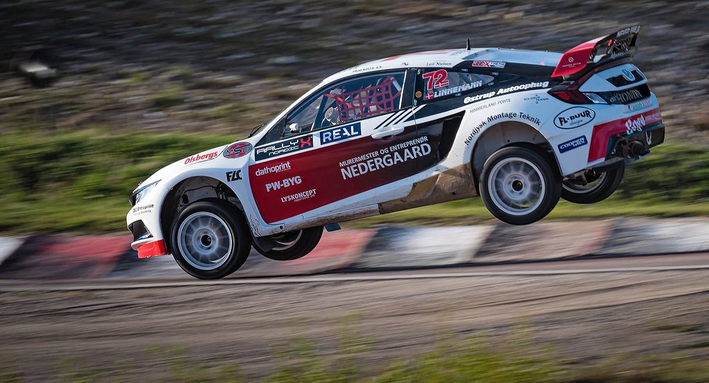 Ulrik Linnemann er flyvende i sin Honda Civic RX SuperCar, og ligger nr. 5 i RallyX Nordic 2019-stillingen
(Foto: Phote-Graphic)